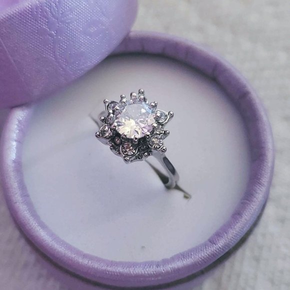 (NEW) Stainless Steel - "Star Ring with Cubic Zirconia". - Picture 2 of 4